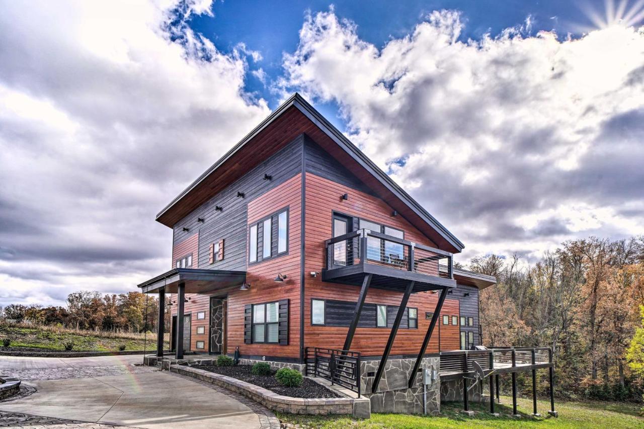 Spacious Sevierville Home With Hot Tub! ภายนอก รูปภาพ