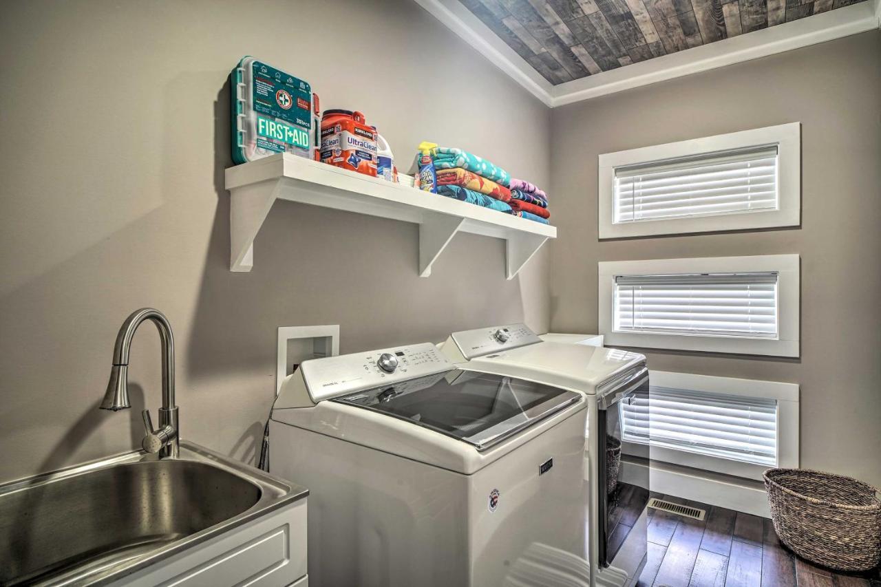 Spacious Sevierville Home With Hot Tub! ภายนอก รูปภาพ